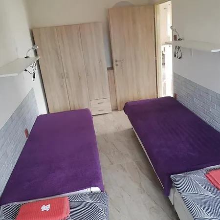 Anna S Vinnym Sklepem Apartment