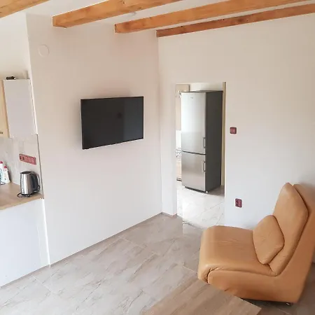 Apartment Anna S Vinnym Sklepem Pouzdrany