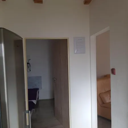 Anna S Vinnym Sklepem *