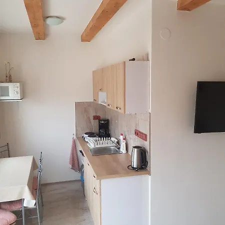 Anna S Vinnym Sklepem Apartment *