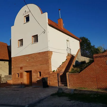 Anna S Vinnym Sklepem *