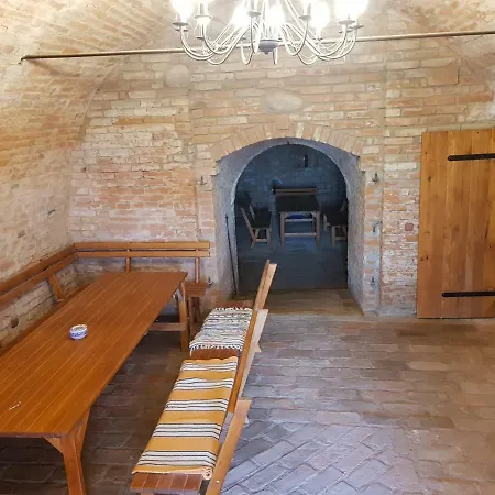Apartment Anna S Vinnym Sklepem Pouzdrany