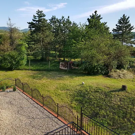 Anna S Vinnym Sklepem Apartment Pouzdrany
