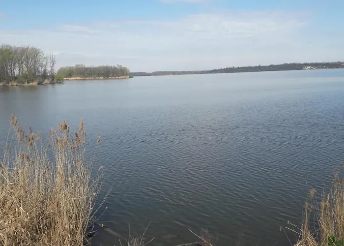 公寓 Anna S Vinnym Sklepem