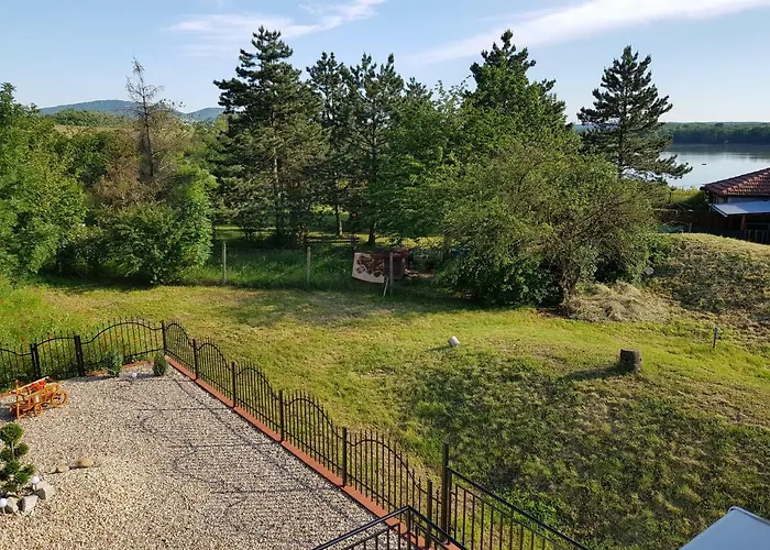 Anna S Vinnym Sklepem 公寓 Pouzdrany